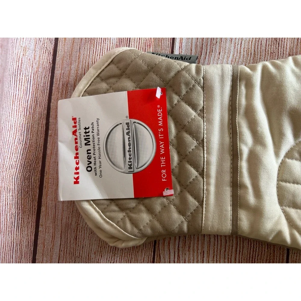 KitchenAid oven mitt